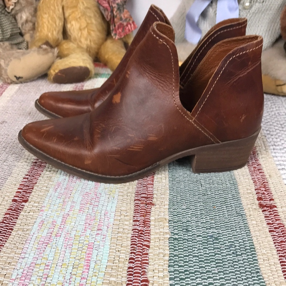 Steve Madden Women's Brown Leather Ankle Boots - Classic Western-Inspired Style